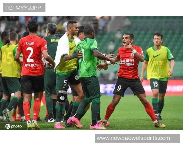 泰国队换人出现意外情况裁判与中国队共同调解纷争 泰国队换人出现意外情况裁判与中国队共同调解纷争