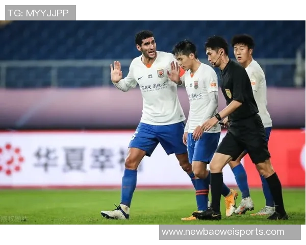 袁甲评艾堃蓉城第一球争议与费莱尼事件惊人相似引发热议 袁甲评艾堃蓉城第一球争议与费莱尼事件惊人相似引发热议